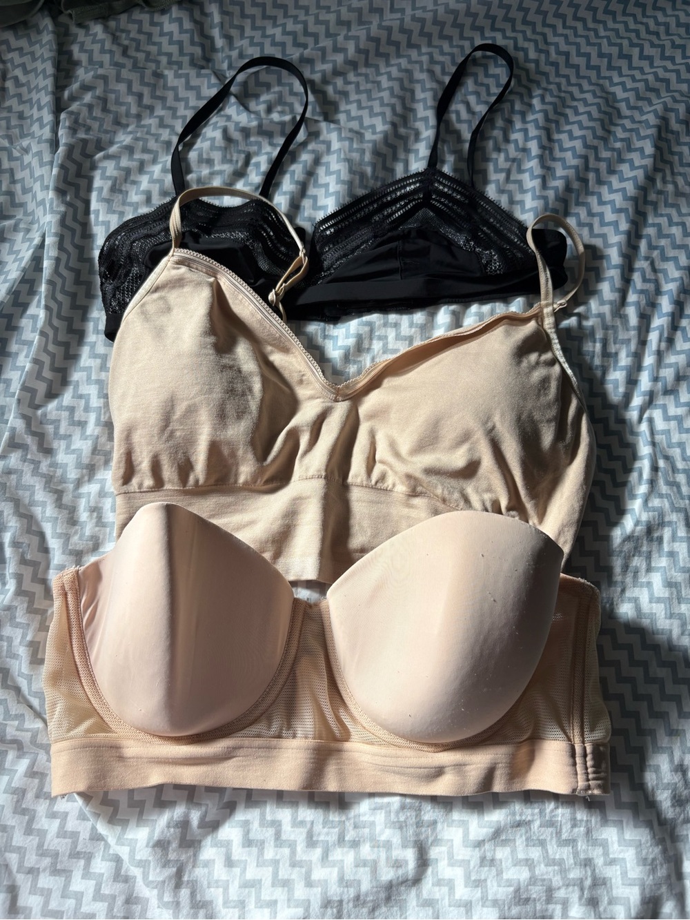 Set of 3 sz M 36C Calvin Klein Black Bralette Jockey Beige Lively Strapless Bra